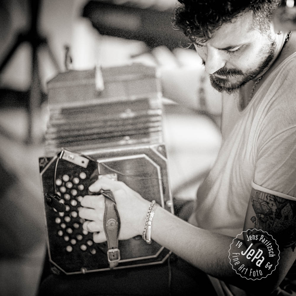 Adriano De Vita – spielt das Bandoneon und macht Komposition